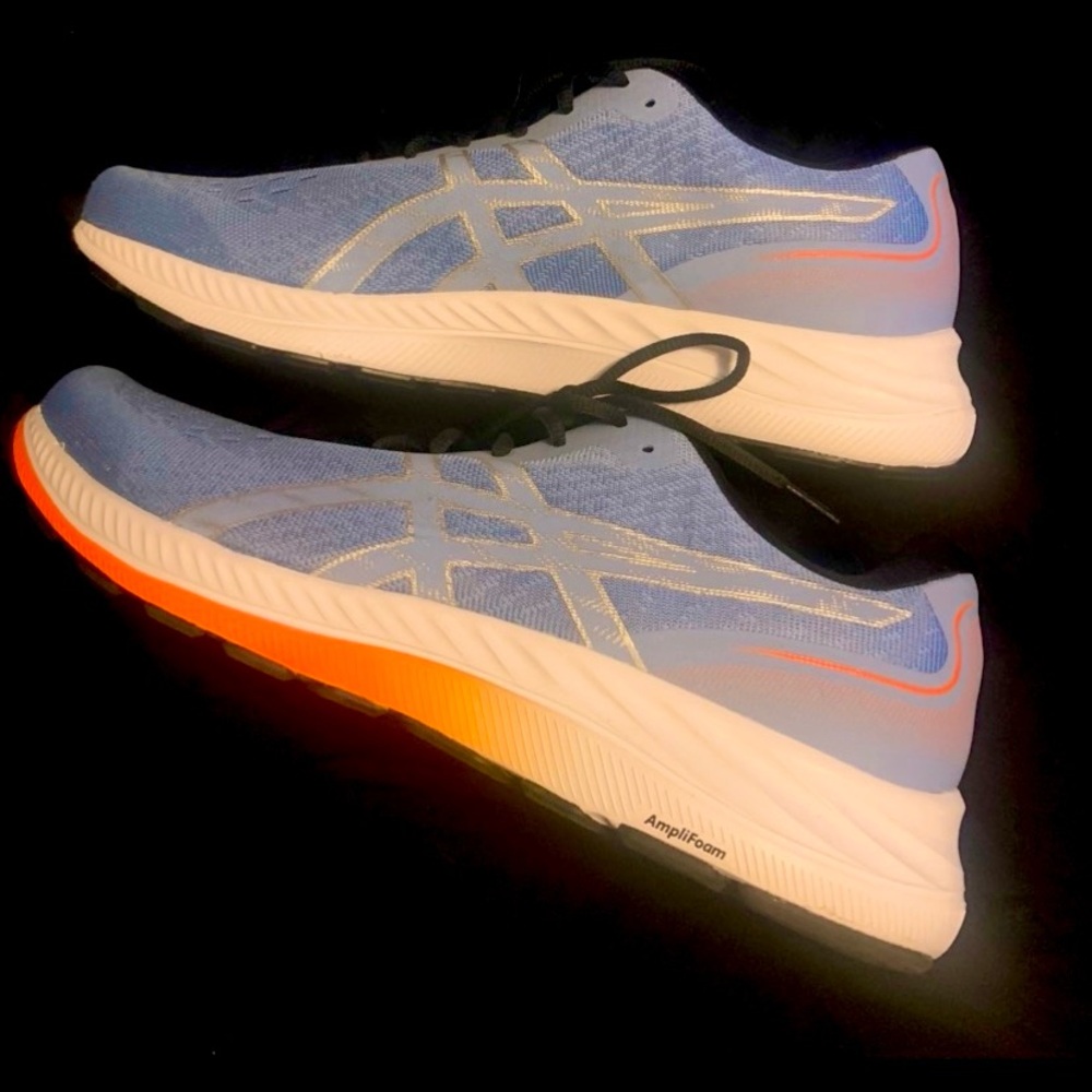 Men’s Acics running shoes NWOT